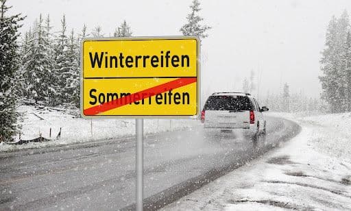 Winterreifen auf dem Arbeitsweg: Was bei Glätte wirklich zählt