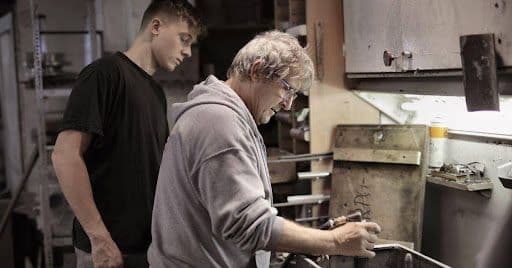 Fachkräftemangel im Handwerk: Wie kleine Fachbetriebe heute Talente gewinnen und binden