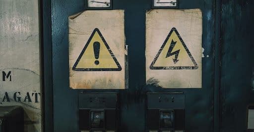 Elektrische Sicherheit am Arbeitsplatz: Warum sie zur Arbeitgeberpflicht gehört