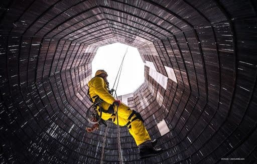 Industrieklettern als Beruf: Wie Klettermontage Sicherheit und Höhenarbeit verbindet