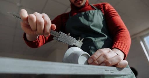 Steinmetz und Steinbildhauer: Ausbildung, Arbeitsalltag und Karrierewege