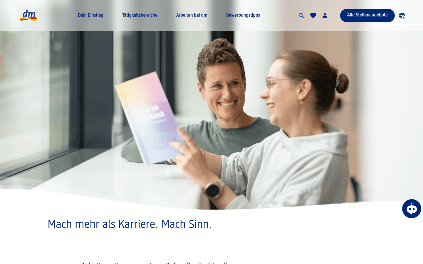 Startseite 'Arbeiten bei dm' mit der Headline 'Mach mehr als Karriere. Mach Sinn.' und Kennzahlen zu Mitarbeitenden und Umsat
