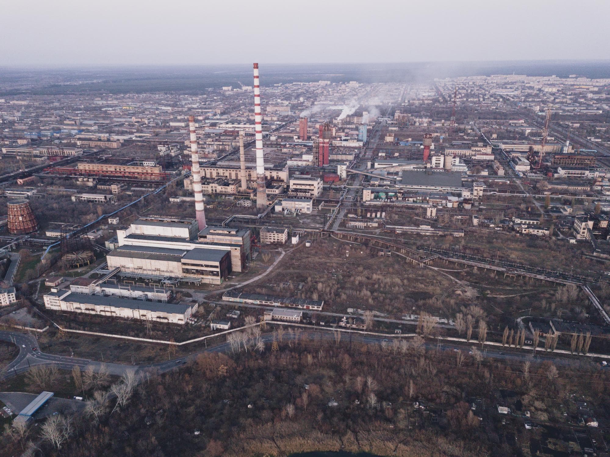 Industrieanlage eines Chemiestandorts als Sinnbild für die Bayer-Ausbildungsstandorte